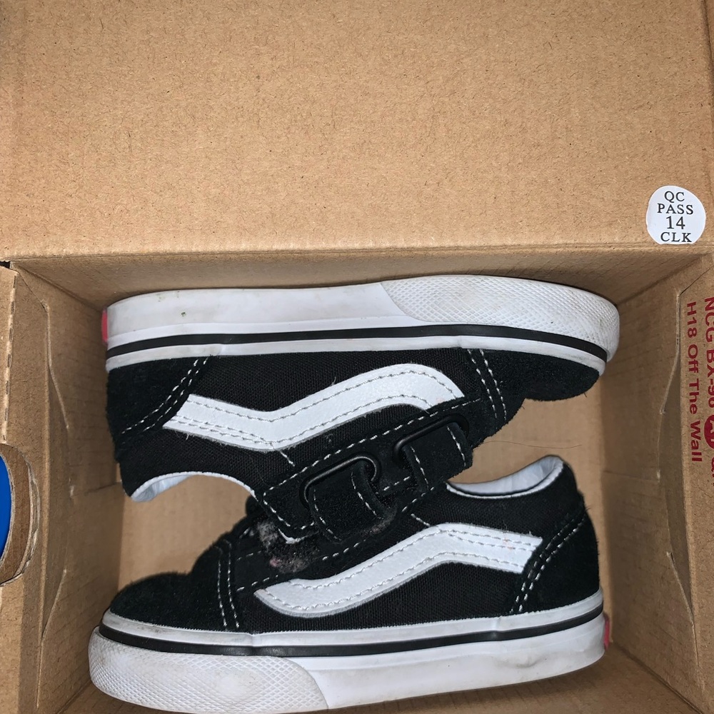 Vans Black and White Old Skool Sneakers Classic Design